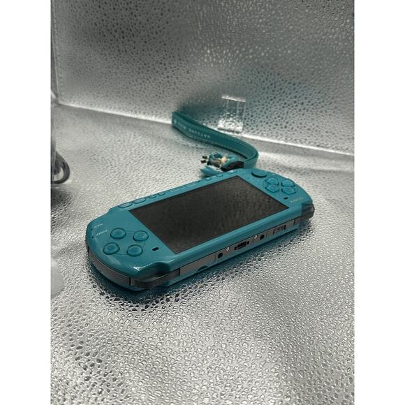 Psp 3000 project diva 2nd w/accessories & new battery pack - Picture 2 of 9